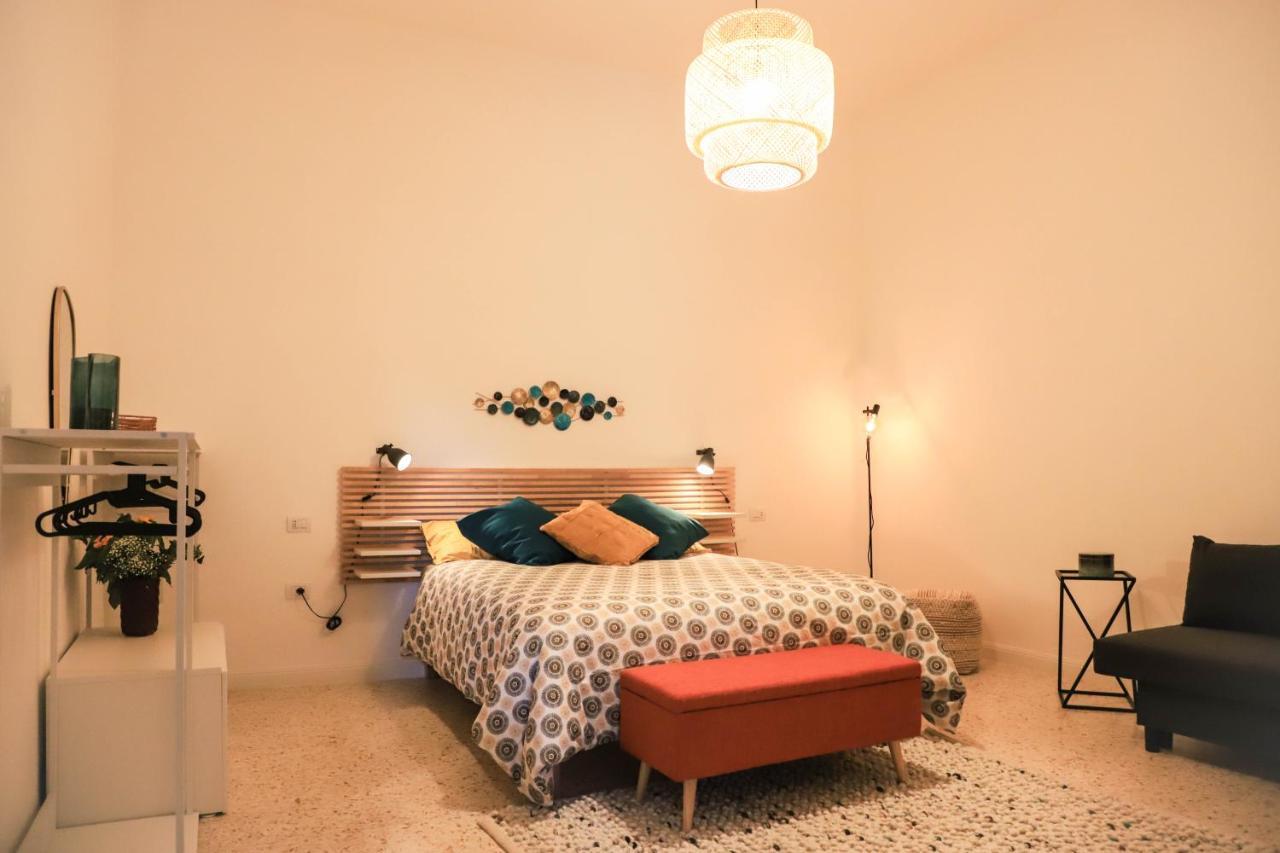 Le Scalette A Santa Chiara Apartment Наполи Екстериор снимка