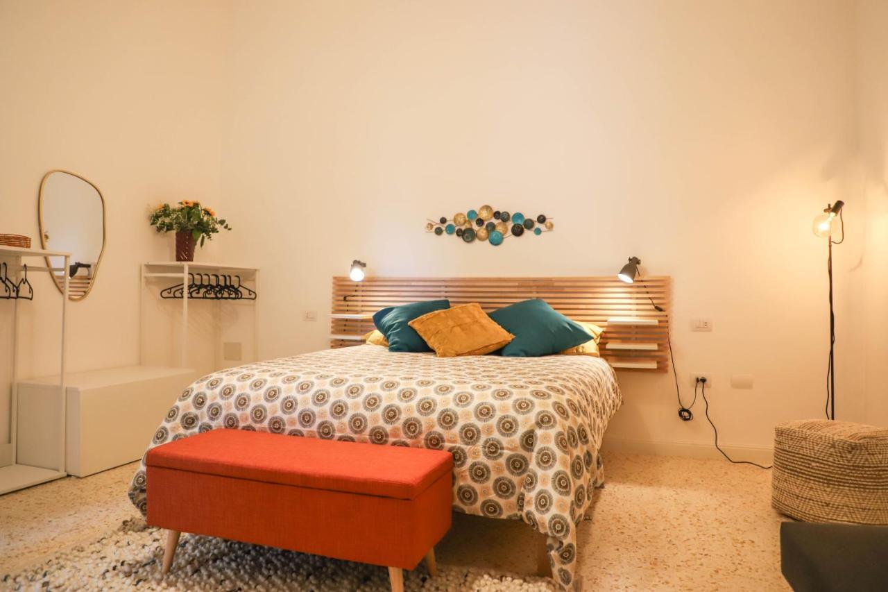 Le Scalette A Santa Chiara Apartment Наполи Екстериор снимка